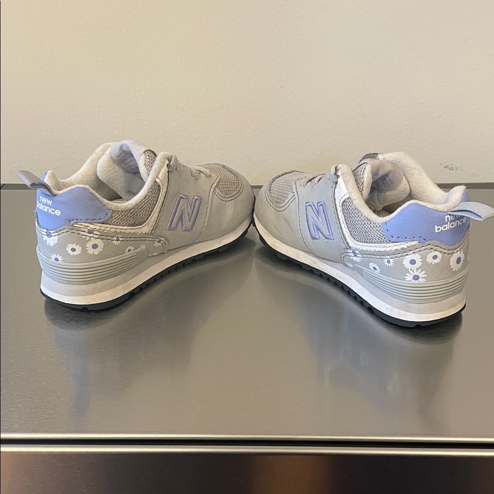 New Balance Toddler Girl Gray & Purole Floral sneakers - Picture 3 of 5